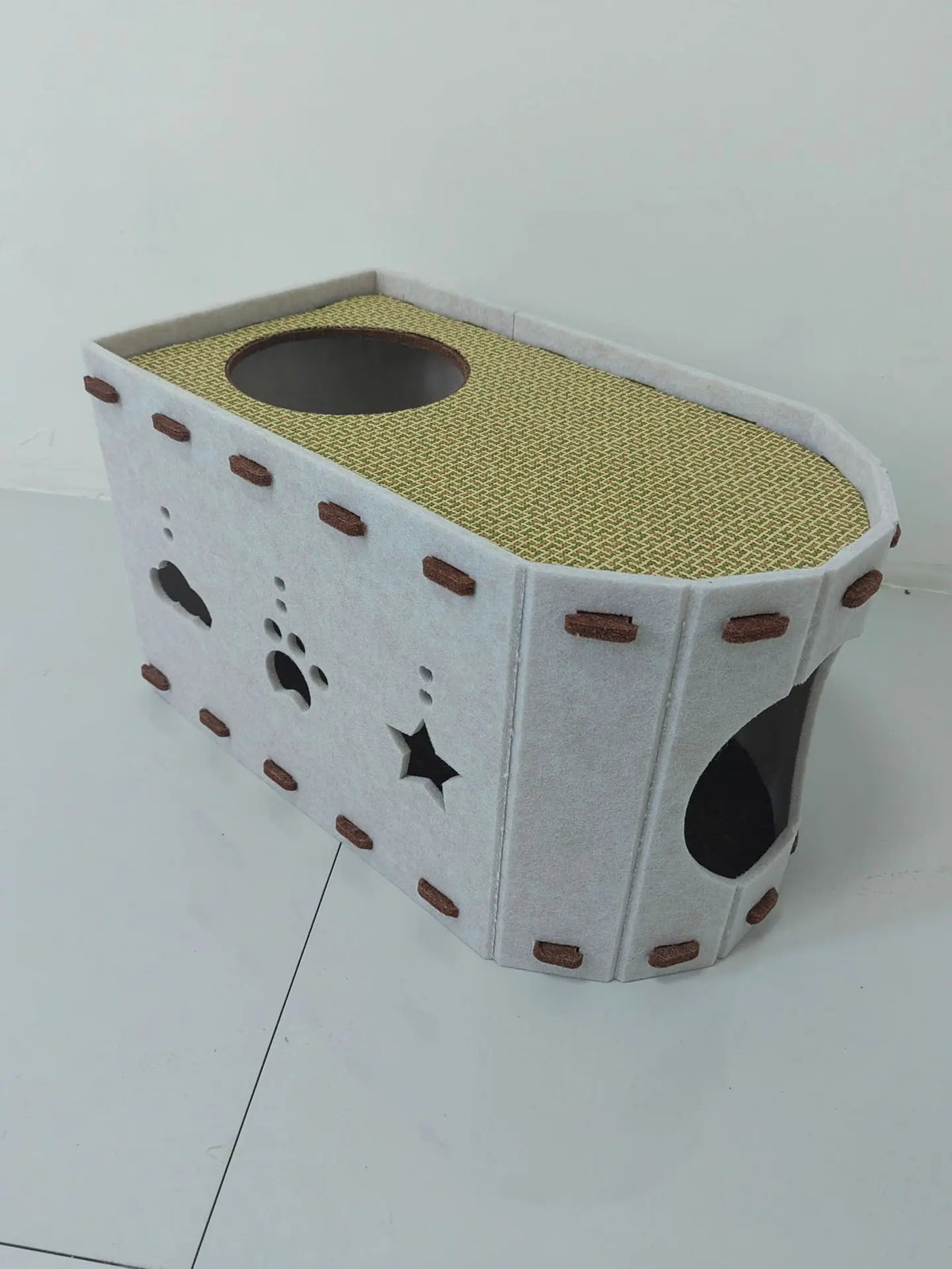 Wear-Resistant Felt Cat Bed, Cat House with Built-In Scratcher for Indoor Resting & Lounging - Bond Well Supplies